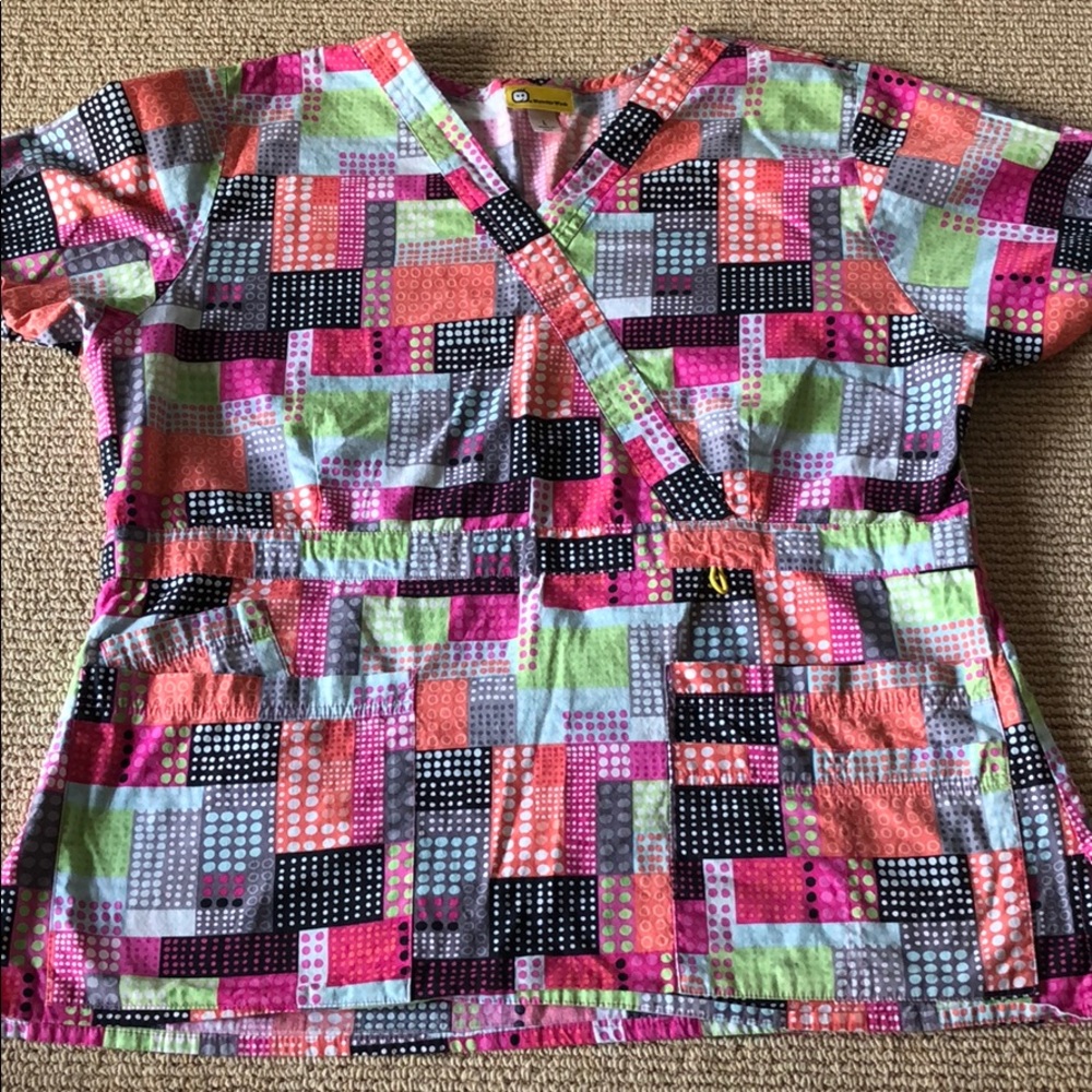 WonderWink scrub top